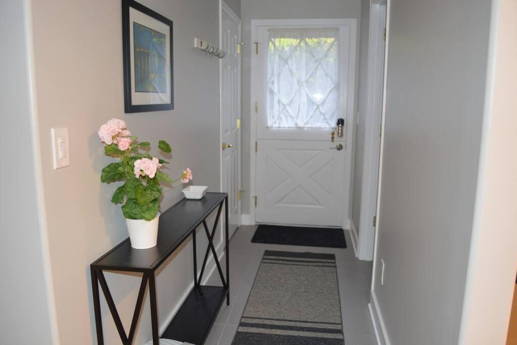 1-Bedroom Seaview Guesthouse On Seattle Luxury Estate With Views Of Olympic Mountains Eksteriør billede