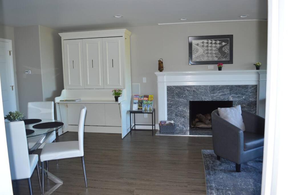 1-Bedroom Seaview Guesthouse On Seattle Luxury Estate With Views Of Olympic Mountains Eksteriør billede