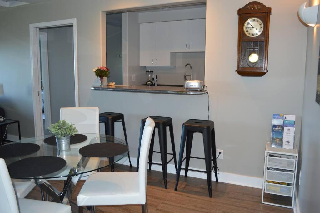 1-Bedroom Seaview Guesthouse On Seattle Luxury Estate With Views Of Olympic Mountains Eksteriør billede
