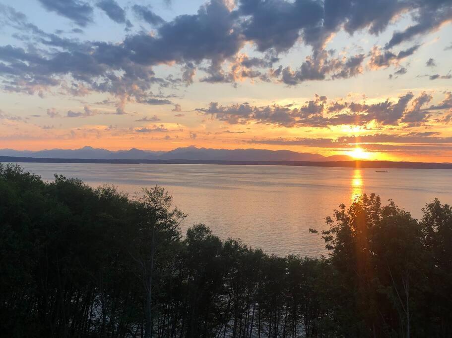 1-Bedroom Seaview Guesthouse On Seattle Luxury Estate With Views Of Olympic Mountains Eksteriør billede