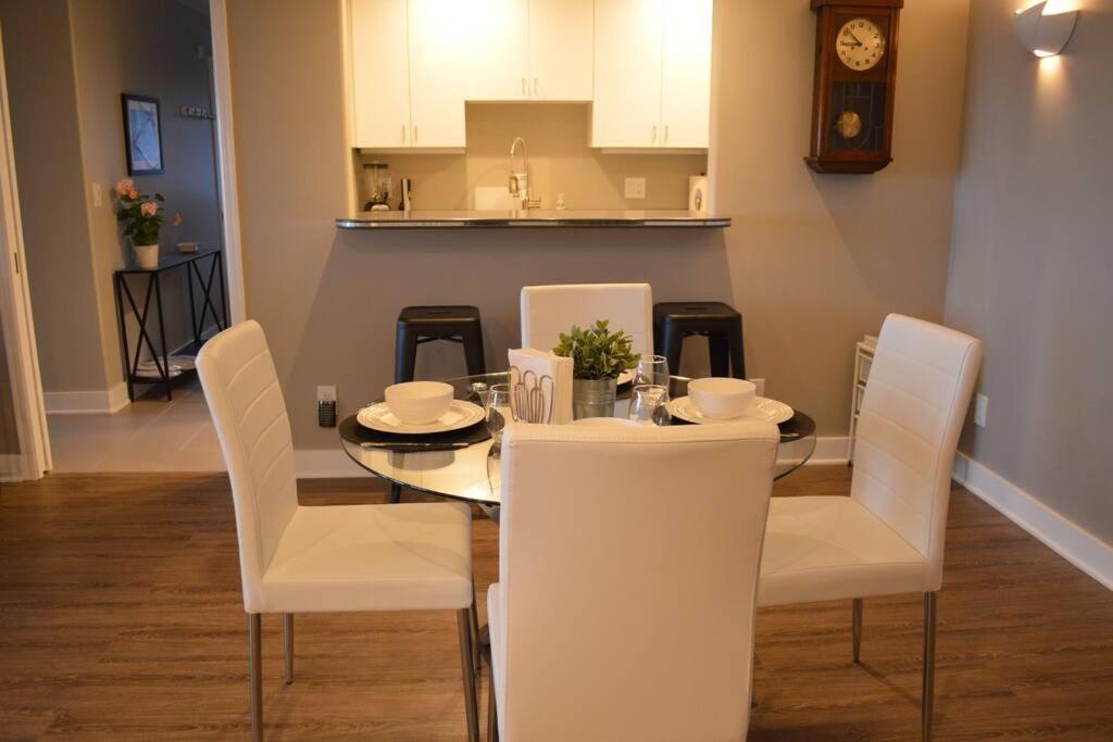 1-Bedroom Seaview Guesthouse On Seattle Luxury Estate With Views Of Olympic Mountains Eksteriør billede